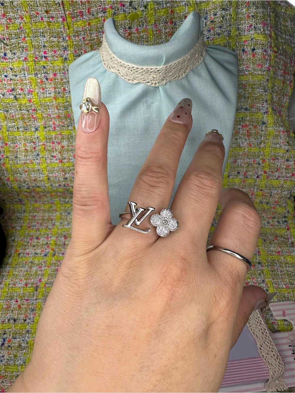 A great Silver Logo & Fleur Crystal Ring - Silver open size 5 to 13